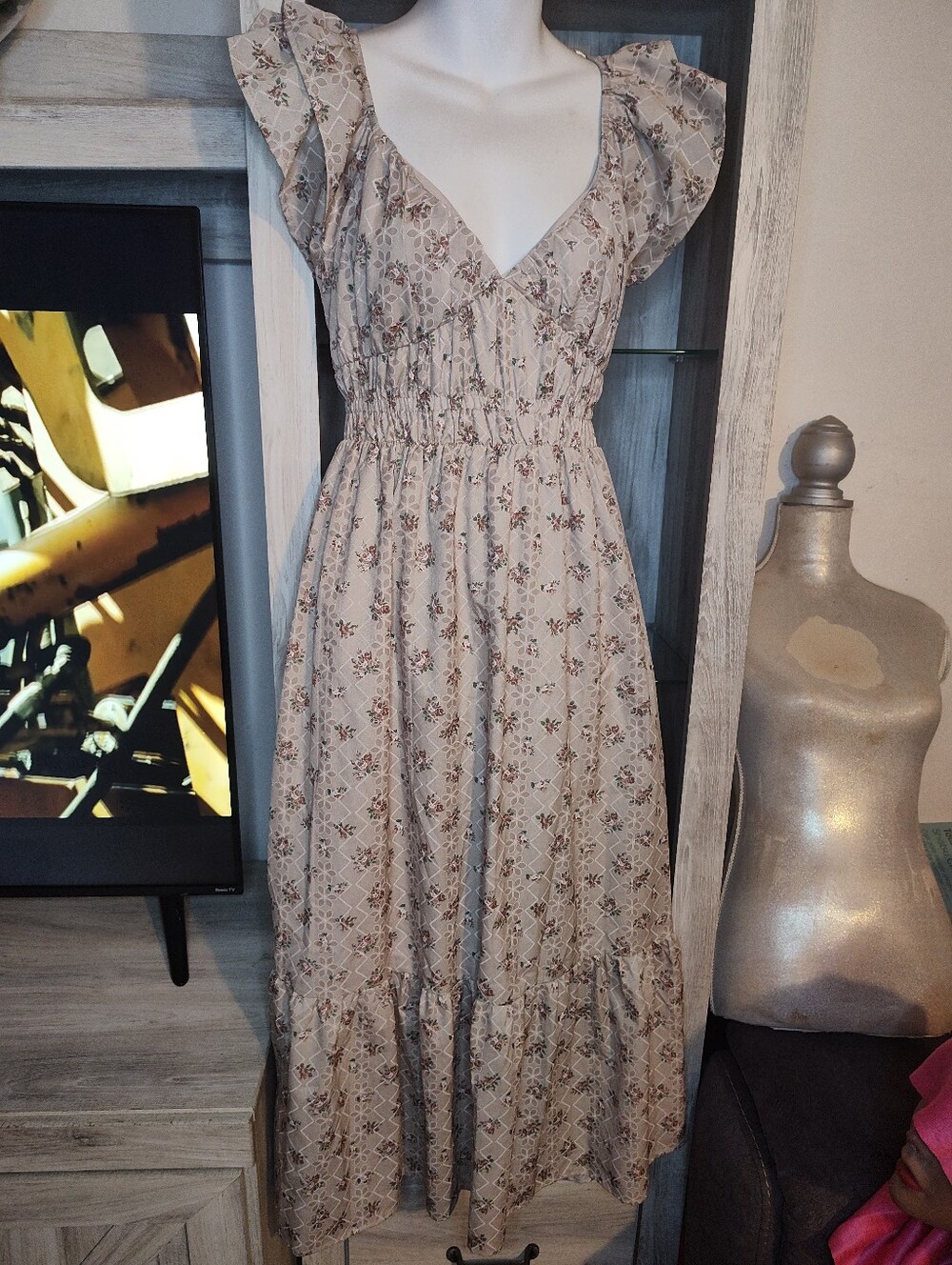Altard State Floral Ruffled Midi Dress in Beige SZ M Like New